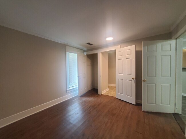 Building Photo - 3 Bedroom 2 Bath House
