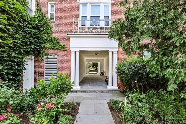 Building Photo - 70 Strawberry Hill Ave