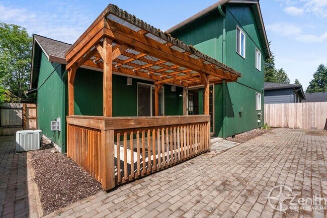 Building Photo - 8213 NE 38th Ct