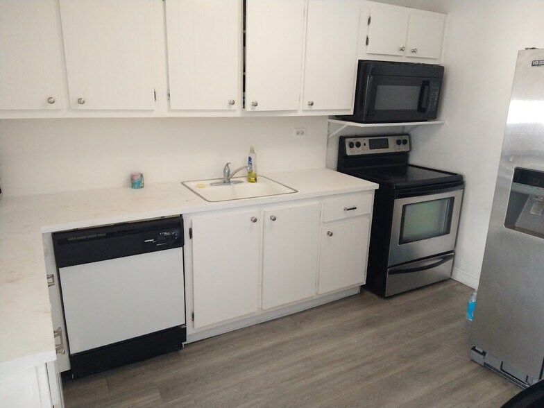 Kitchen - 6039 Collins Ave