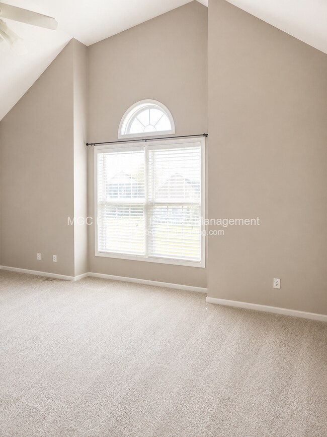 Building Photo - 2116 SW Eyrie Rd