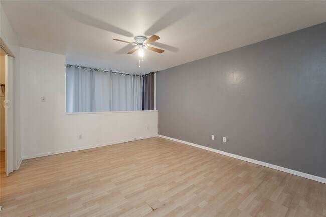 Building Photo - 6311 Riverview Way