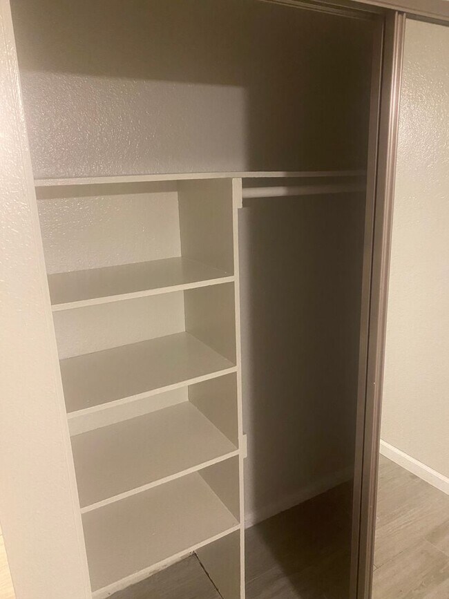 Building Photo - Santa Ana Junior 1 Bedroom 1 Bath Condo - Ground Floor - Gated - Pool/Spa