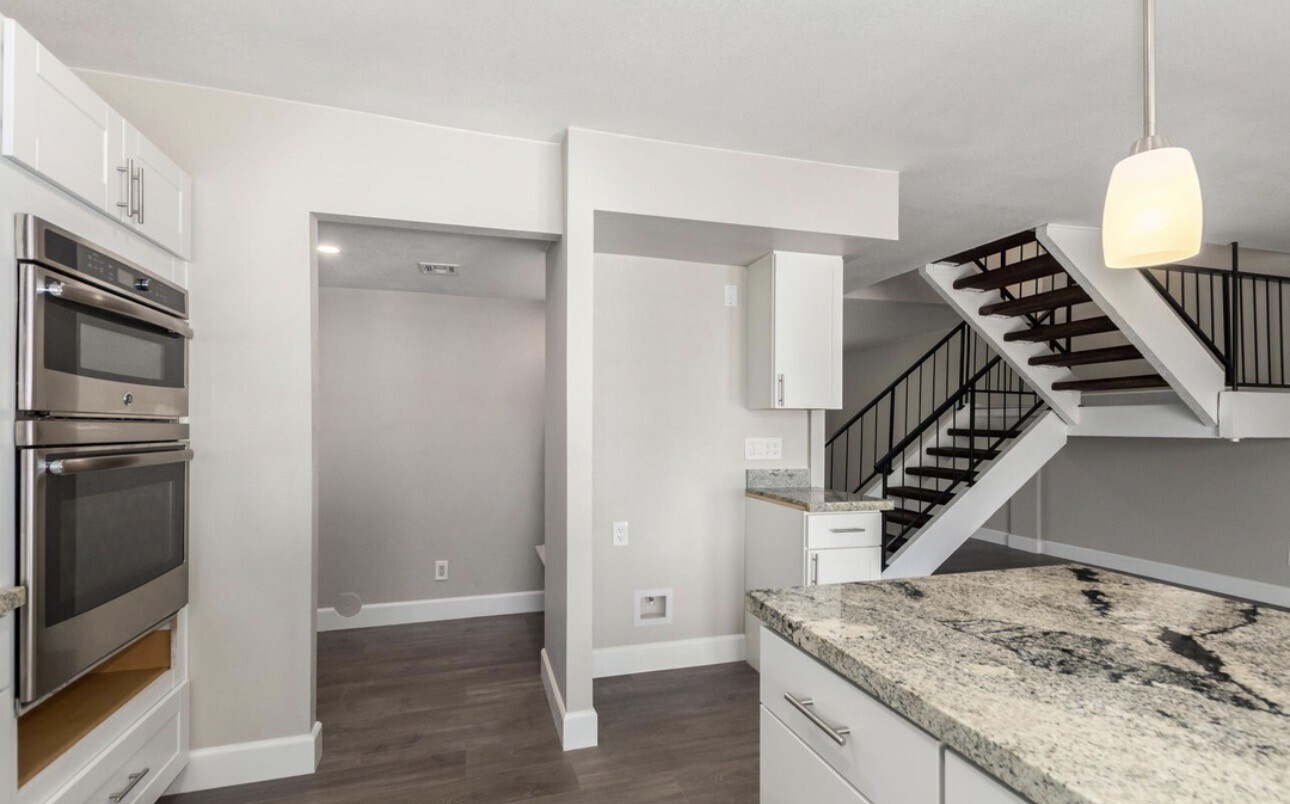 Building Photo - 1623 E Malibu Dr