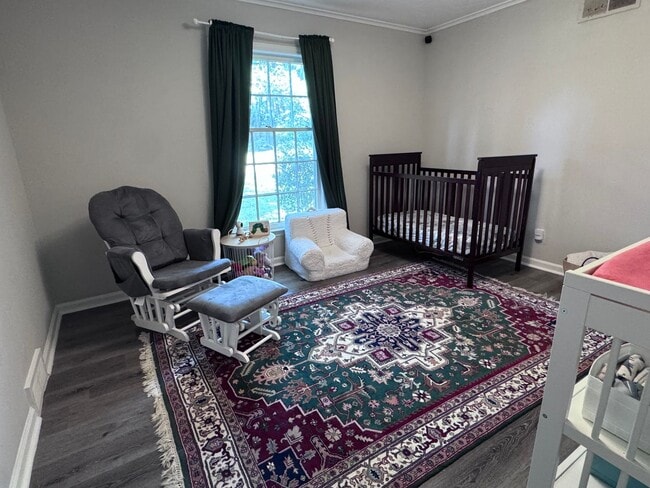 Building Photo - Renovated Home In The Heart Of East Memphis! Fully Fenced Backyard! No Carpet!