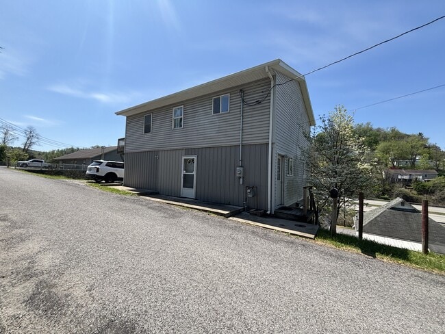 Building Photo - 941 Vista Ln