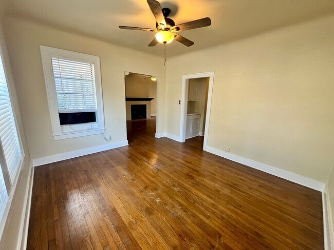 Building Photo - 424 E Ashby Pl