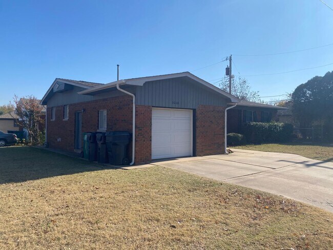 Building Photo - Versatile 3-bedroom, 1.5-bath Home Available in OKC!