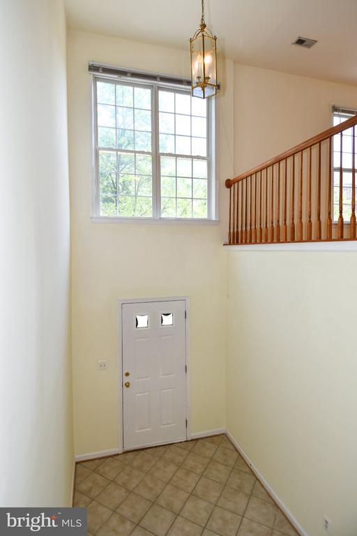 Building Photo - 8784 Lincoln St