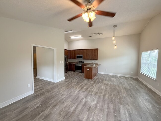 Building Photo - 211 High Green Dr