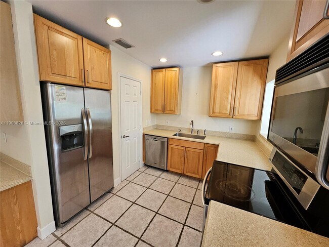 Building Photo - 2016 NE 26th Dr