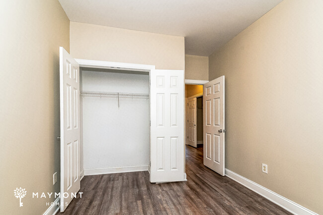 Building Photo - 3-Bedroom Charming Townhome