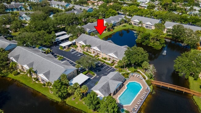 Building Photo - Well-Maintained 2BR/2BA Condo with Lake Vi...
