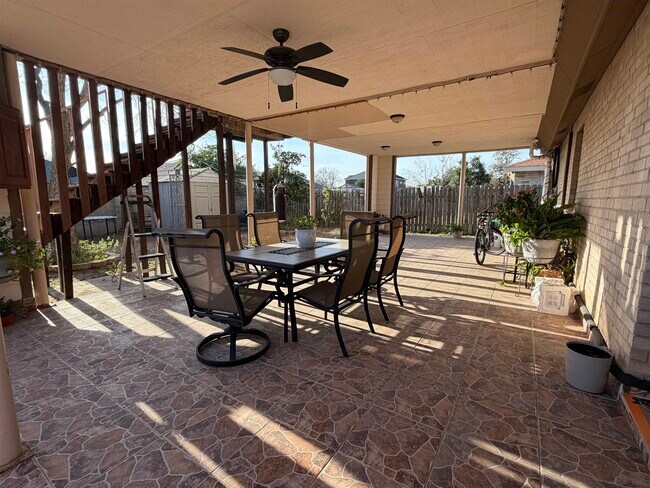 Building Photo - 10214 Blitzen Dr