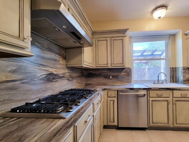 Building Photo - Welcome home to this beautiful 2 story on a cul de sac lot! Fresh paint and Stainless steel appli...