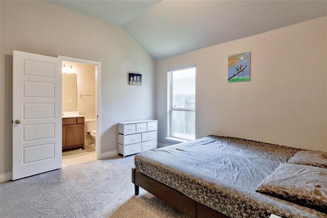 Building Photo - 2424 Burberry Ln