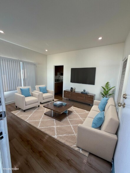 Building Photo - 2317 Ocean Park Blvd