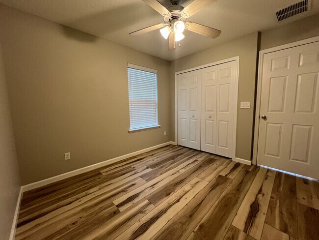 Building Photo - BEAUTIFUL 3-bedroom, 3-bathroom home in Gr...
