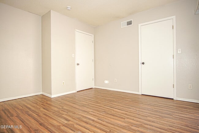 Building Photo - 11027 Sunshine Ct