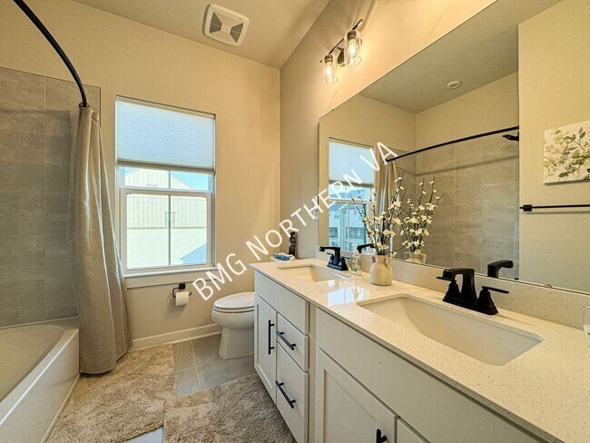 Building Photo - 1636 Kirkman St