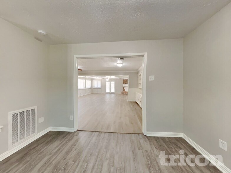 Building Photo - 2307 Hilton Head Dr