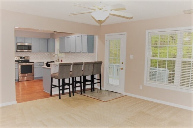 Building Photo - Staff Favorite.