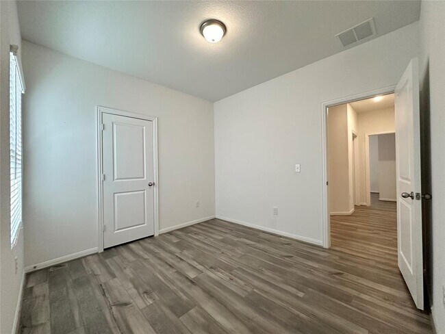 Building Photo - 230 Olympic Dr