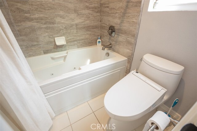 Building Photo - 7892 Southwind Cir