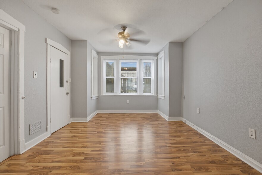 Building Photo - 1752 Drake