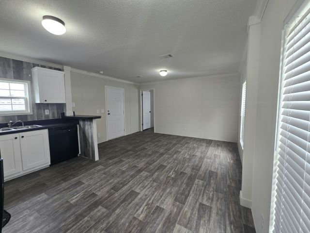 Building Photo - 2 Stebbins Dr