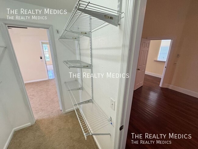 Building Photo - 2719 Crane's Cove Dr