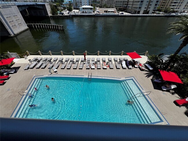 Building Photo - 2600 E Hallandale Beach Blvd