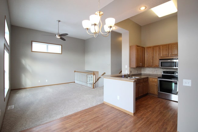 Building Photo - 10515 Pond Curve