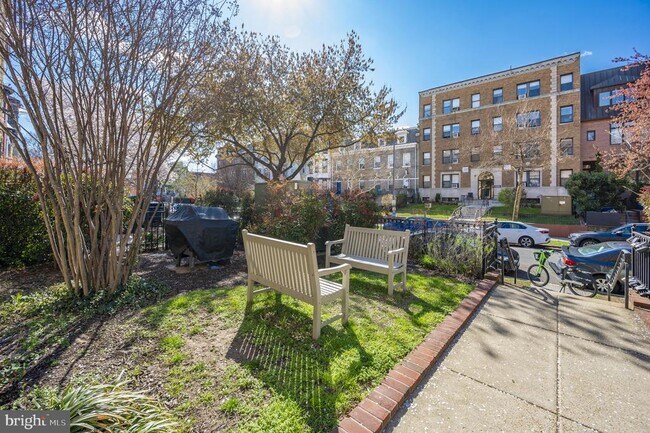 Building Photo - 1321 Fairmont St NW