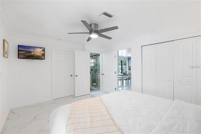 Building Photo - 8825 Oak St