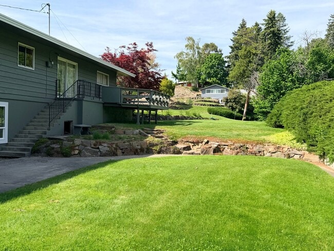 Building Photo - Country like setting! Spacious 3+ bed/ 1.5 bath house with garage, large yard, private deck and a...