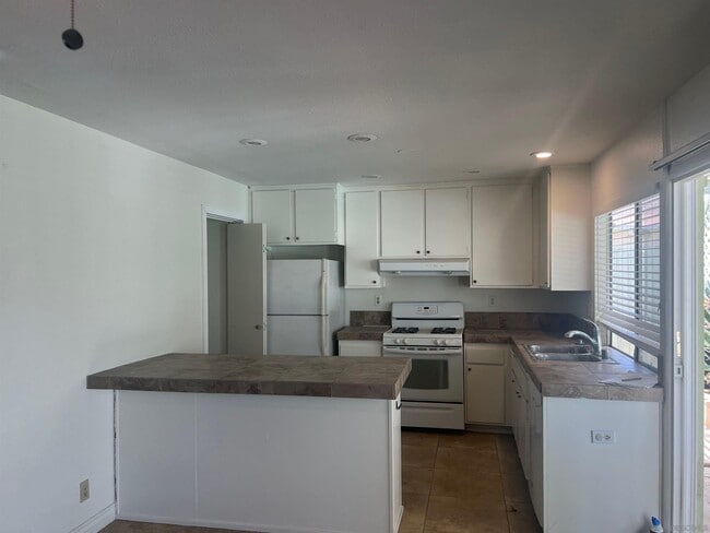 Building Photo - 8826 Calliandra Rd
