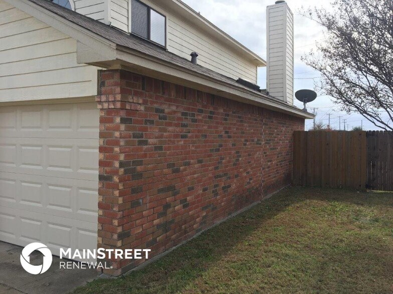 Building Photo - 945 Thorton Dr