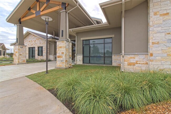 Building Photo - 608 Benton Ln