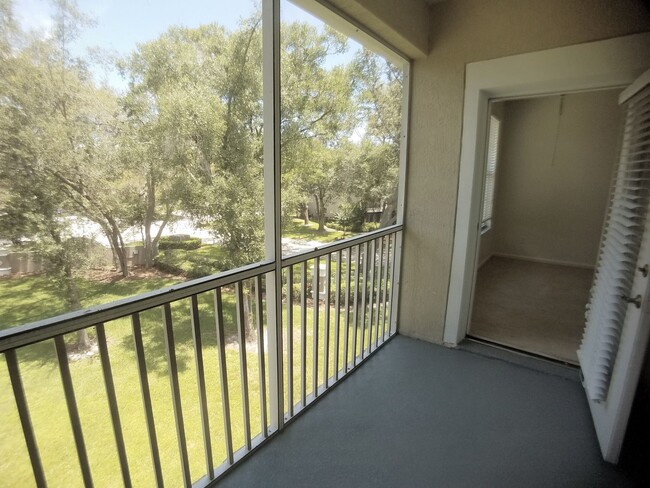 Building Photo - Beautiful 2/2 Relaxing Courtyard Balcony V...