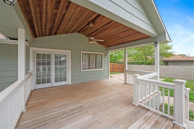 Building Photo - HUGE 4 Bedroom, 3.5 Bathroom!