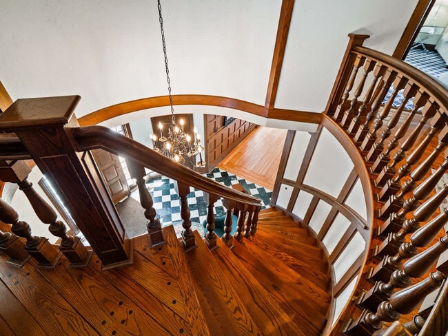 Building Photo - 1811 Breezewood Dr