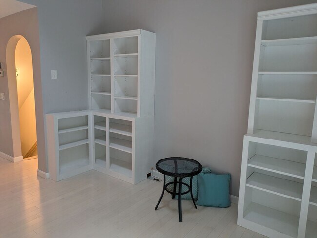 Building Photo - 56 Glengarry Dr