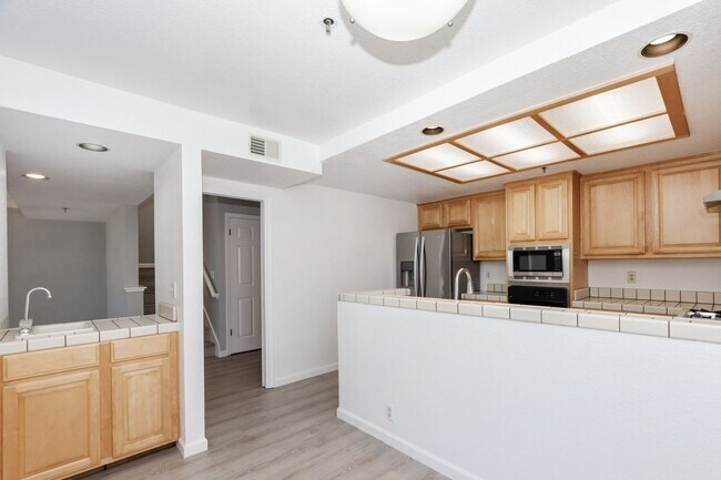 Building Photo - 432 Portofino Dr