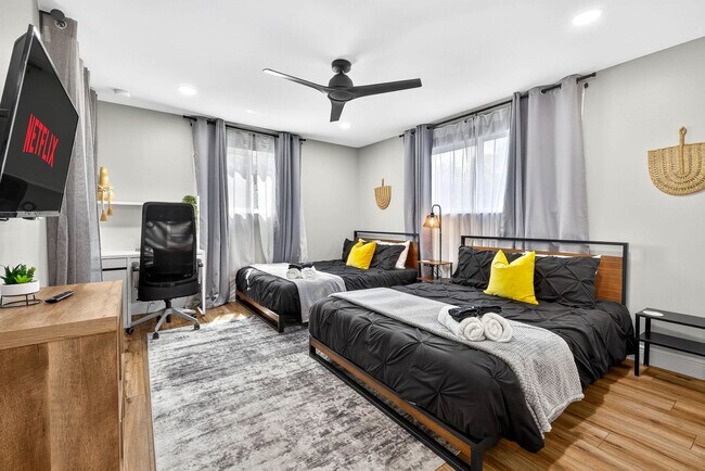 Building Photo - 319 Brentwood Dr