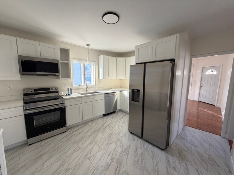 Building Photo - 12 Winthrop St