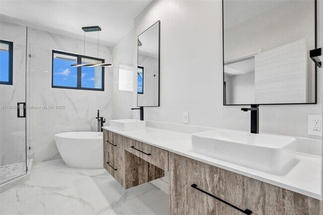 Building Photo - 21382 Marina Cove Cir