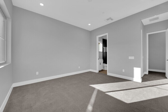 Building Photo - 10648 Stone Ledge Ave