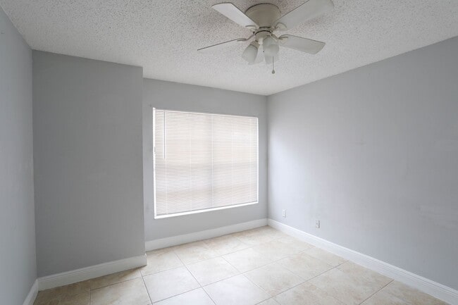 Building Photo - 647 Falling Oak Cove