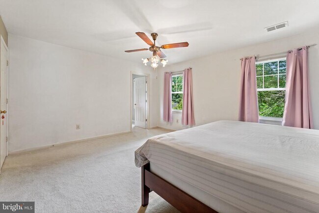 Building Photo - 8000 Sandburg Ct